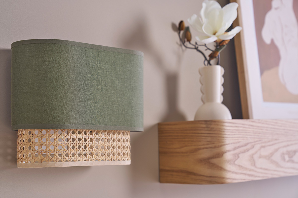 Applique a muro in lino verde kaki e motivo a intreccio rattan naturale H20 cm TIWY