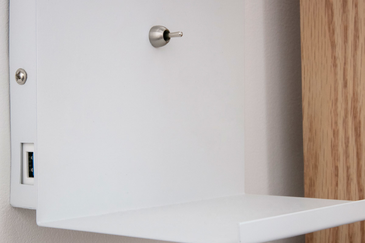 Applique da parete design con presa USB in metallo Bianco PLUG