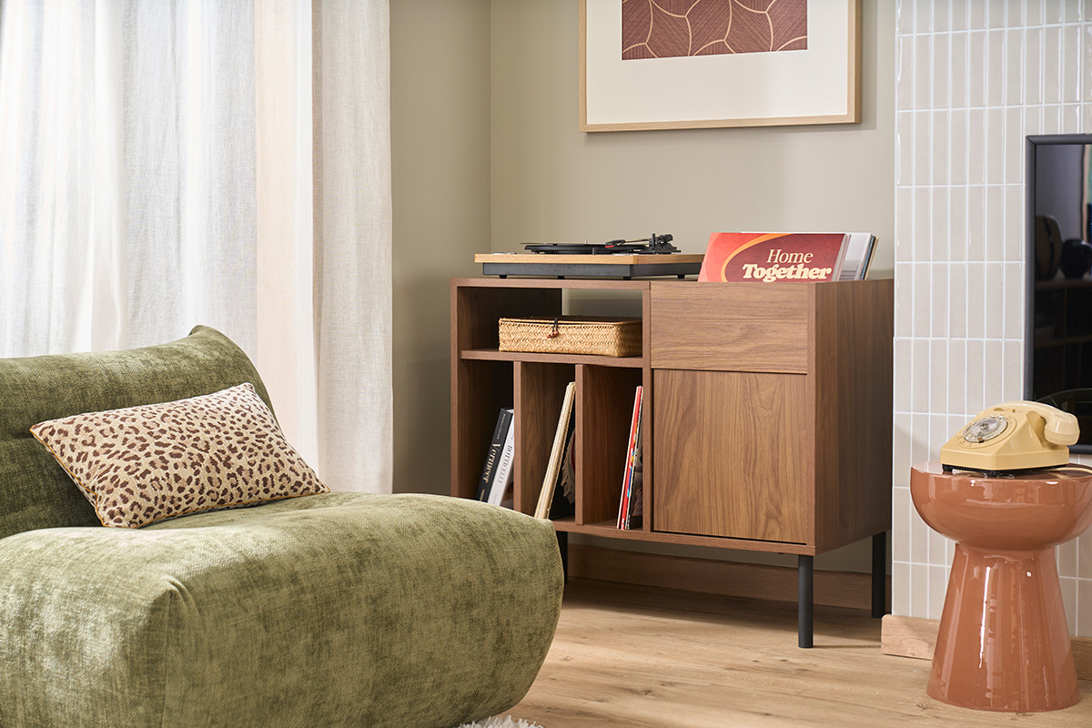 Buffet per la sistemazione di vinili in legno scuro finitura noce e metallo nero L90 cm KANE