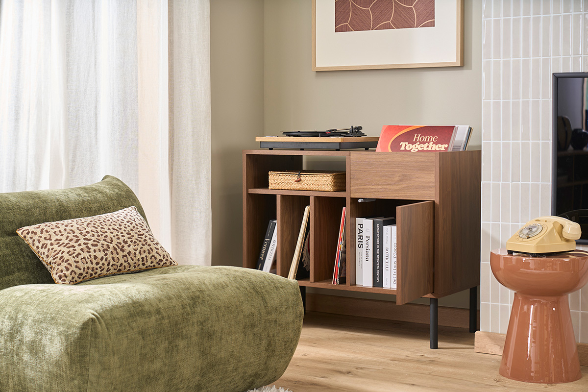 Buffet per la sistemazione di vinili in legno scuro finitura noce e metallo nero L90 cm KANE