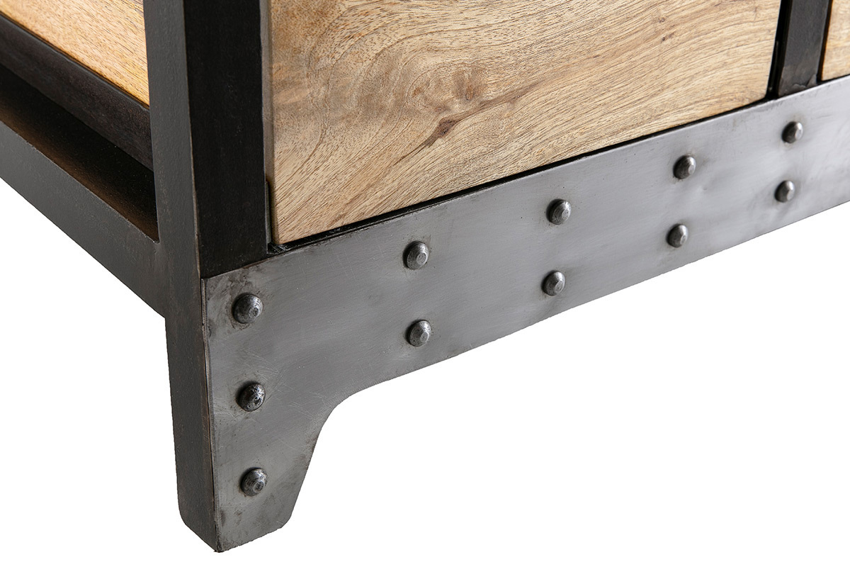 Dettaglio del mobile contenitore industriale in legno di mango e metallo nero, vista angolare con rivetti.