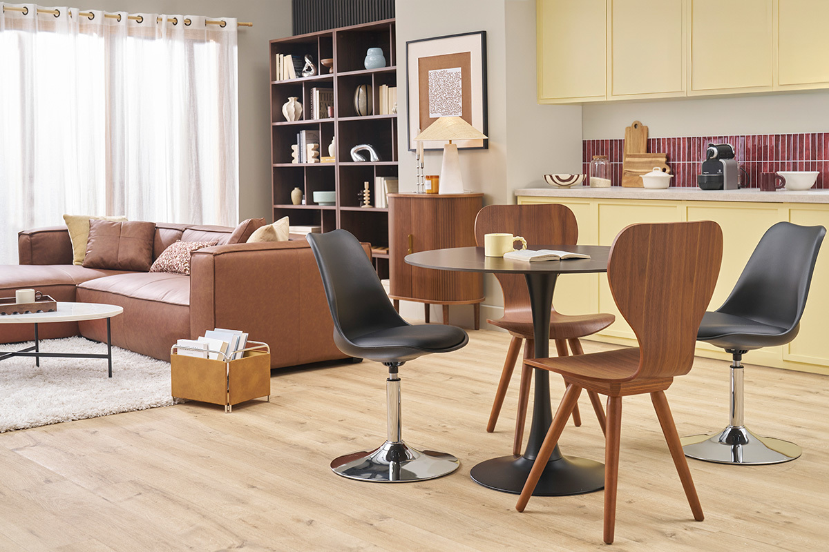 Chaise design pivotante noire et m�tal chrom� STEEVY V2 V2