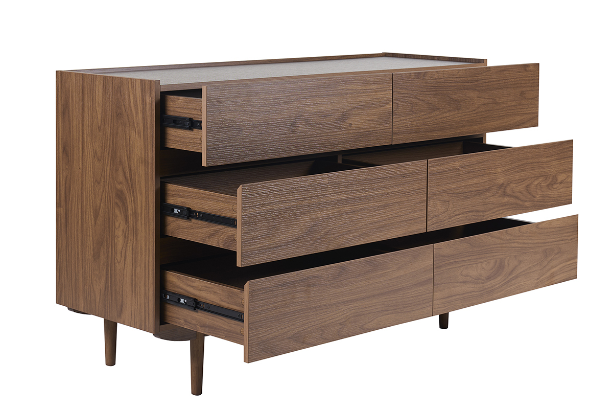 Comoda in legno scuro con 6 cassetti aperti, vista da 3/4.