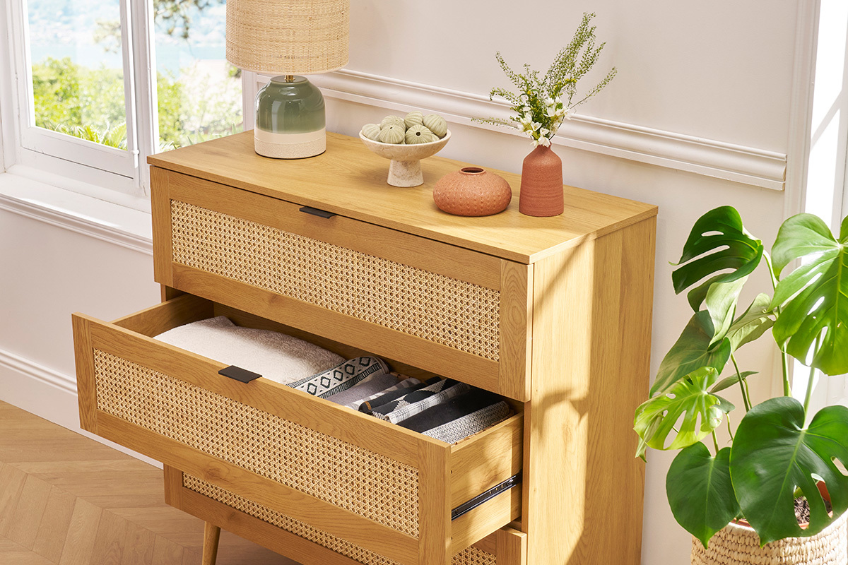 Com in legno chiaro, motivo a intreccio in rattan e metallo nero 3 cassetti L100 cm MANILLE