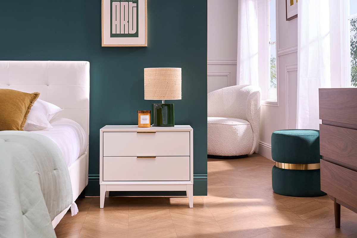 Comodino bianco opaco e metallo dorato con vani L60 cm GIANA