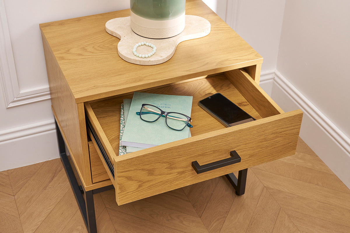Comodino con 2 cassetti finitura legno chiaro rovere e metallo nero L50 cm LOVATO