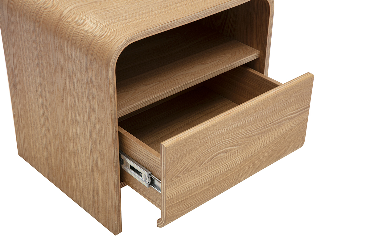 Comodino KYLIA in legno chiaro di frassino con cassetto aperto, vista a 3/4
