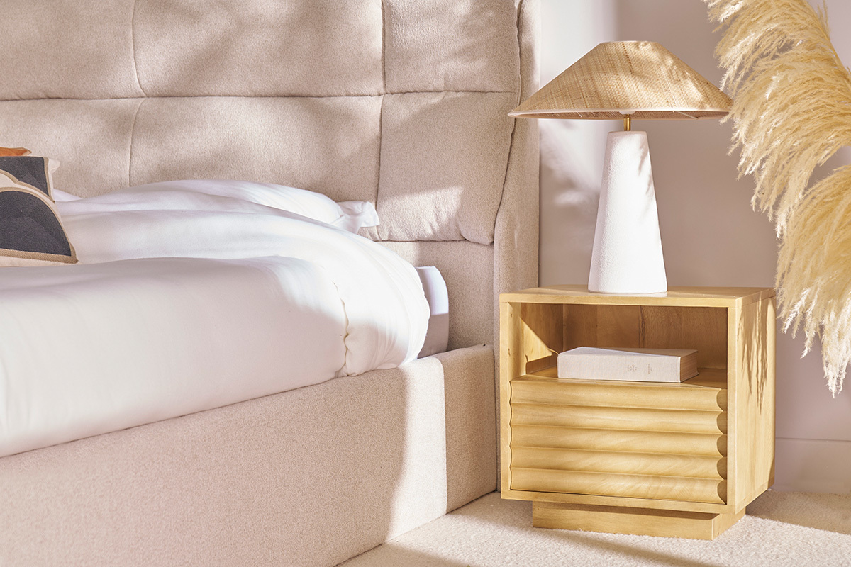 Comodino con cassetto in legno massello di mango L45 MATCHA