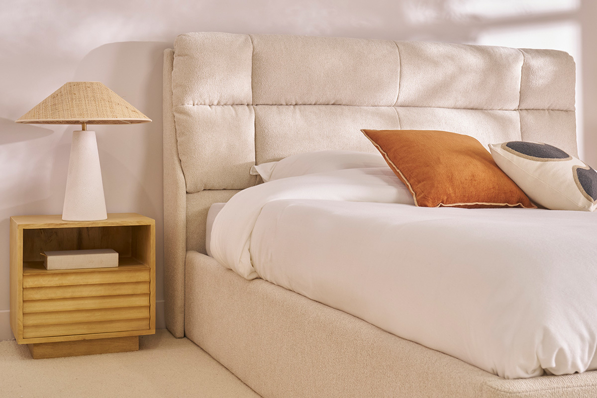 Comodino con cassetto in legno massello di mango L45 MATCHA