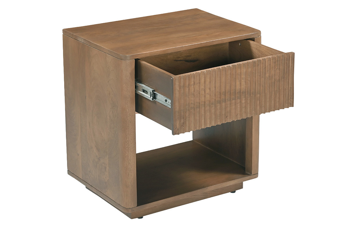 Comodino in legno scuro massello di mango ALDA con cassetto aperto, vista 3/4