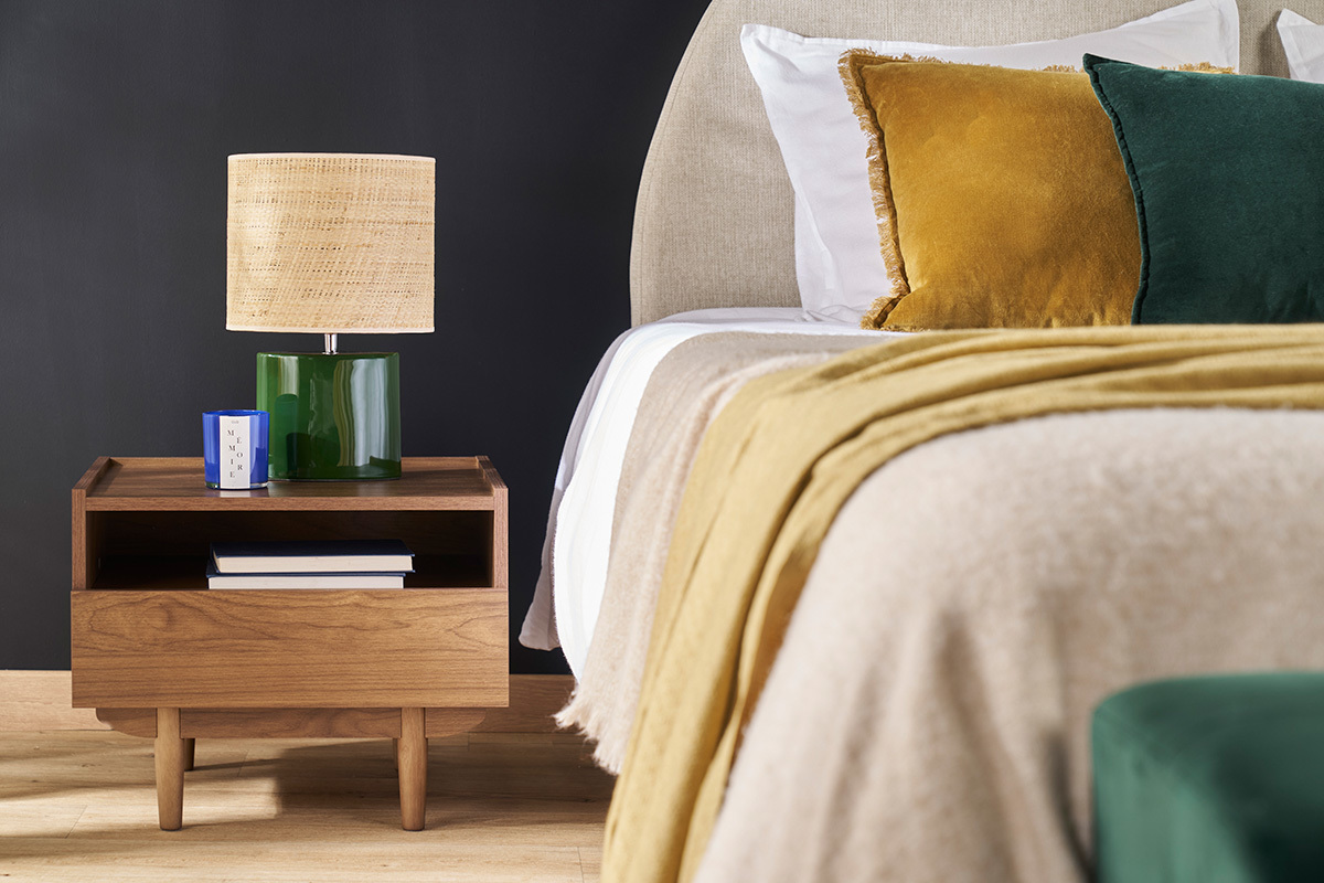 Comodino con cassetto in legno scuro SANAA