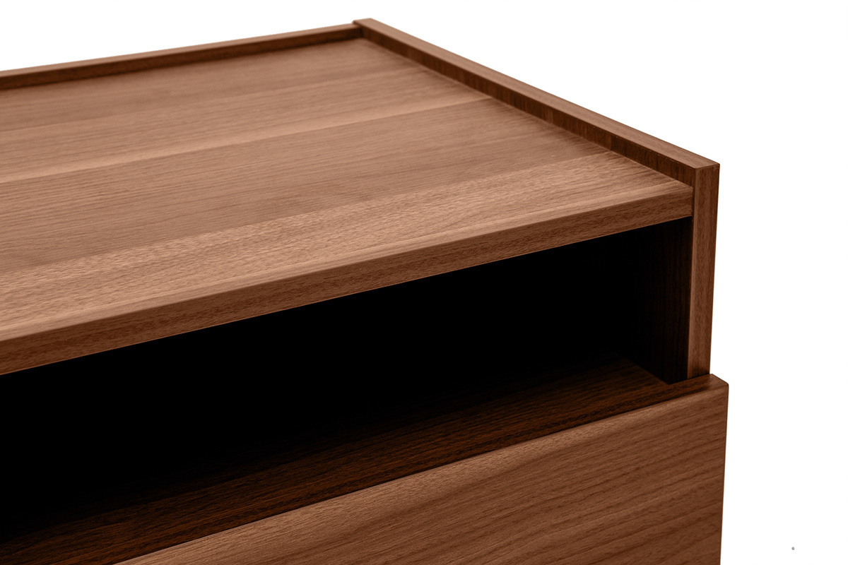 Comodino con cassetto in legno scuro SANAA