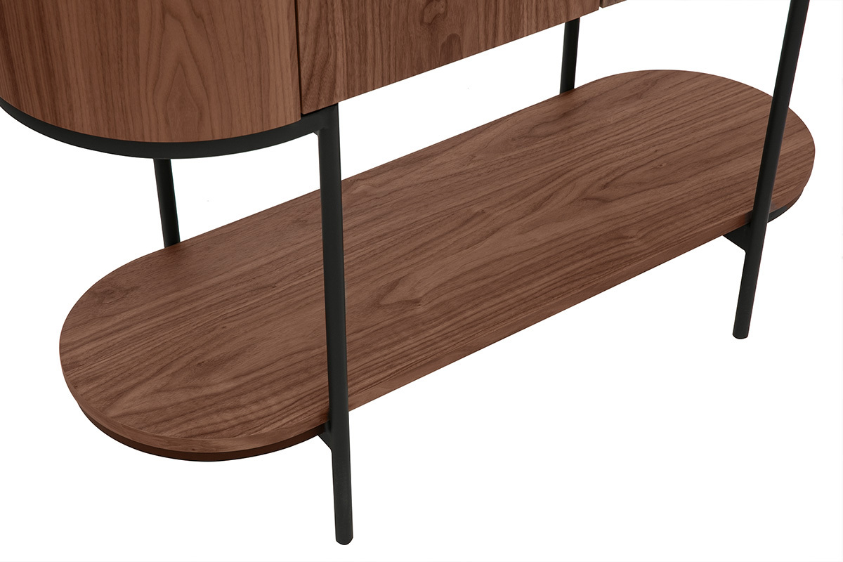 Vista ravvicinata di una consolle in noce scuro con struttura in metallo nero e ripiano basso ovale.