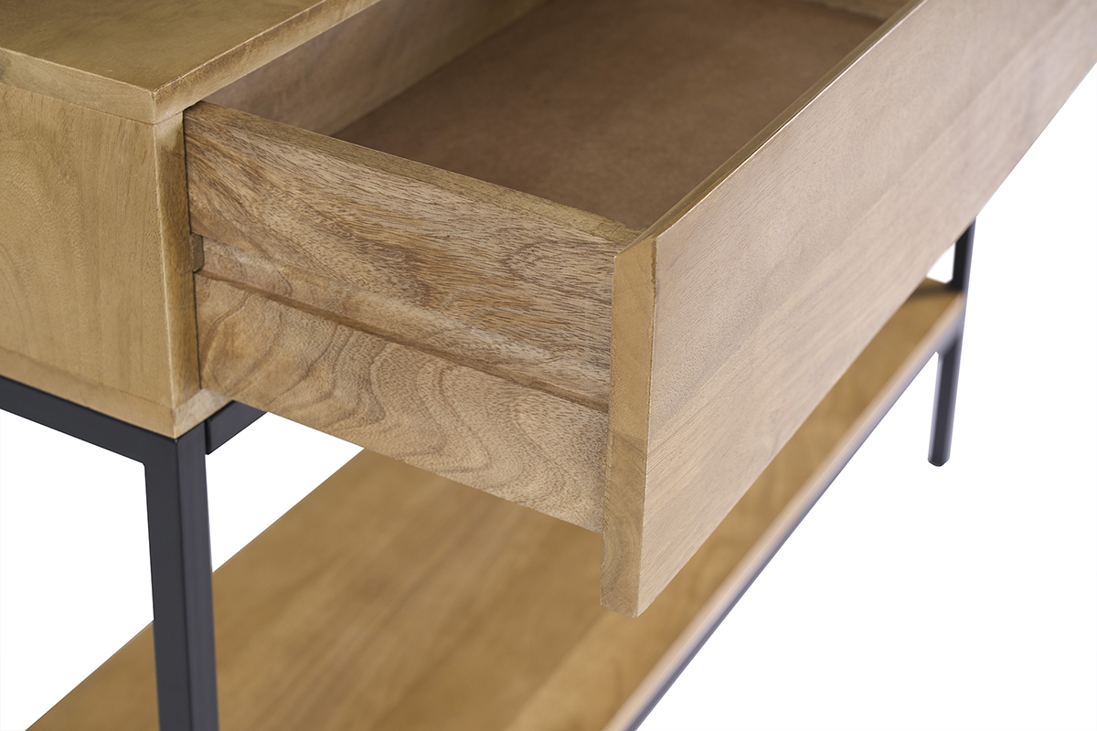 Vue d�taill�e d'un tiroir ouvert de la console industrielle en bois de manguier et m�tal noir.