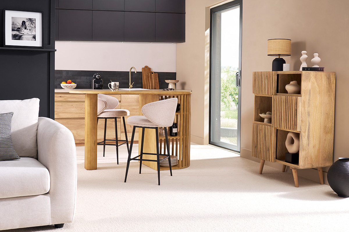 Credenza alta in mango con porte scorrevoli ALBA