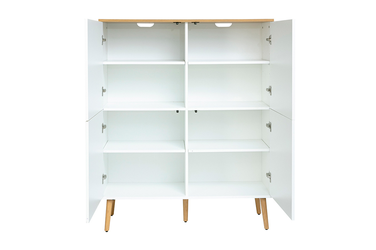 Credenza alta scandinava bianca con piano in rovere chiaro, porte aperte, interno strutturato, vista frontale.