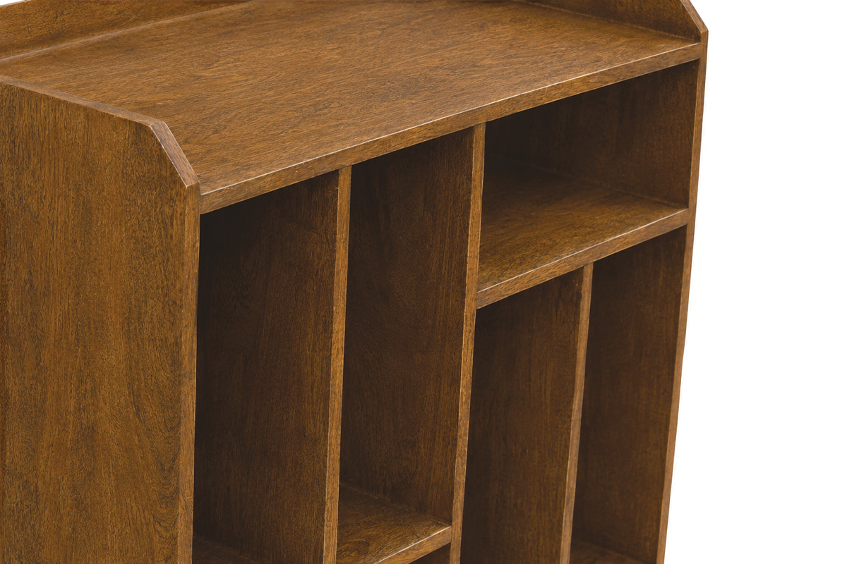 Credenza contenitore in legno massiccio e metallo nero, vista a 3/4, con nicchie per vinili e bottiglie.