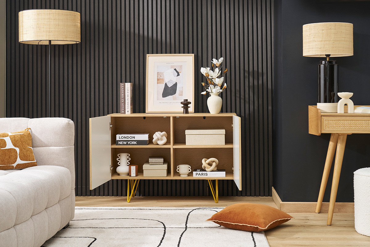 Credenza design con incisioni finitura legno chiaro rovere e metallo dorato 2 ante L107 cm OZEN