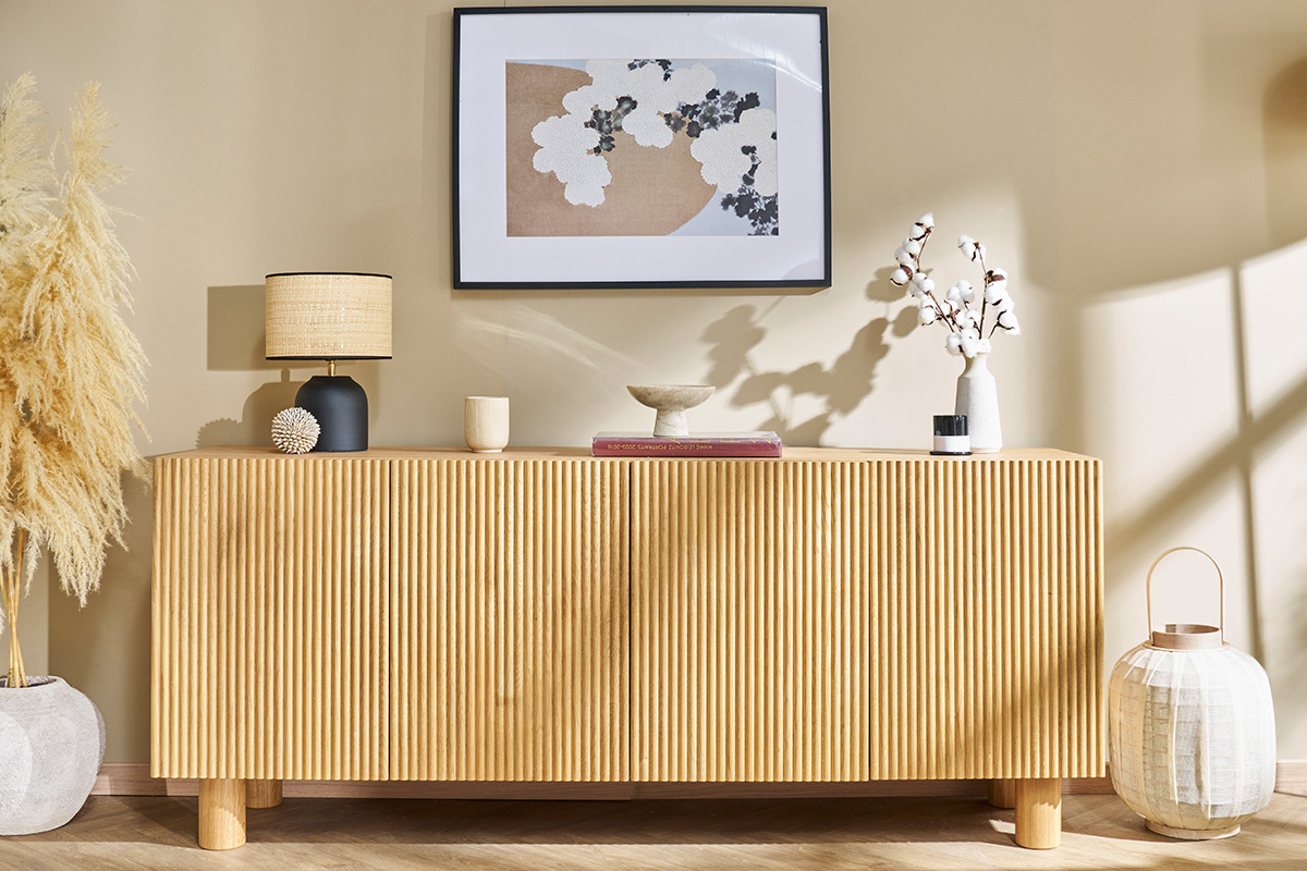 Credenza design in legno chiaro massello di rovere con incisioni 4 ante L180 cm GOSHI