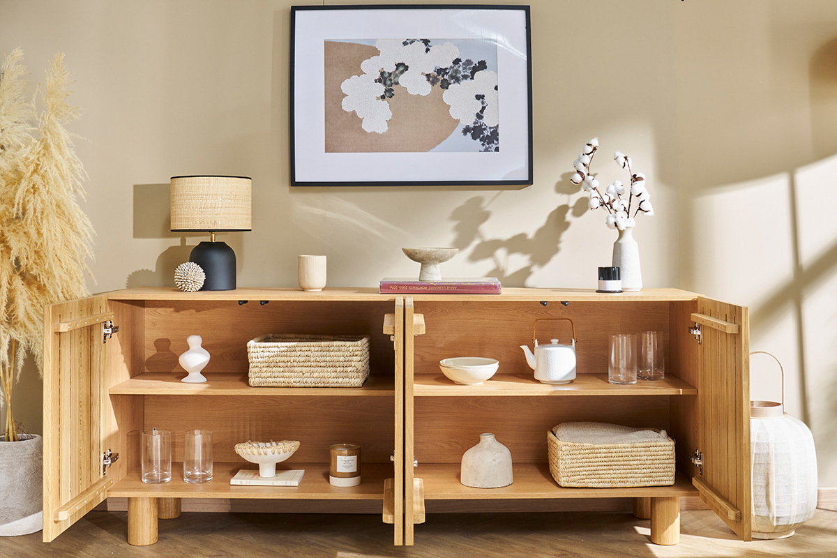 Credenza design in legno chiaro massello di rovere con incisioni 4 ante L180 cm GOSHI