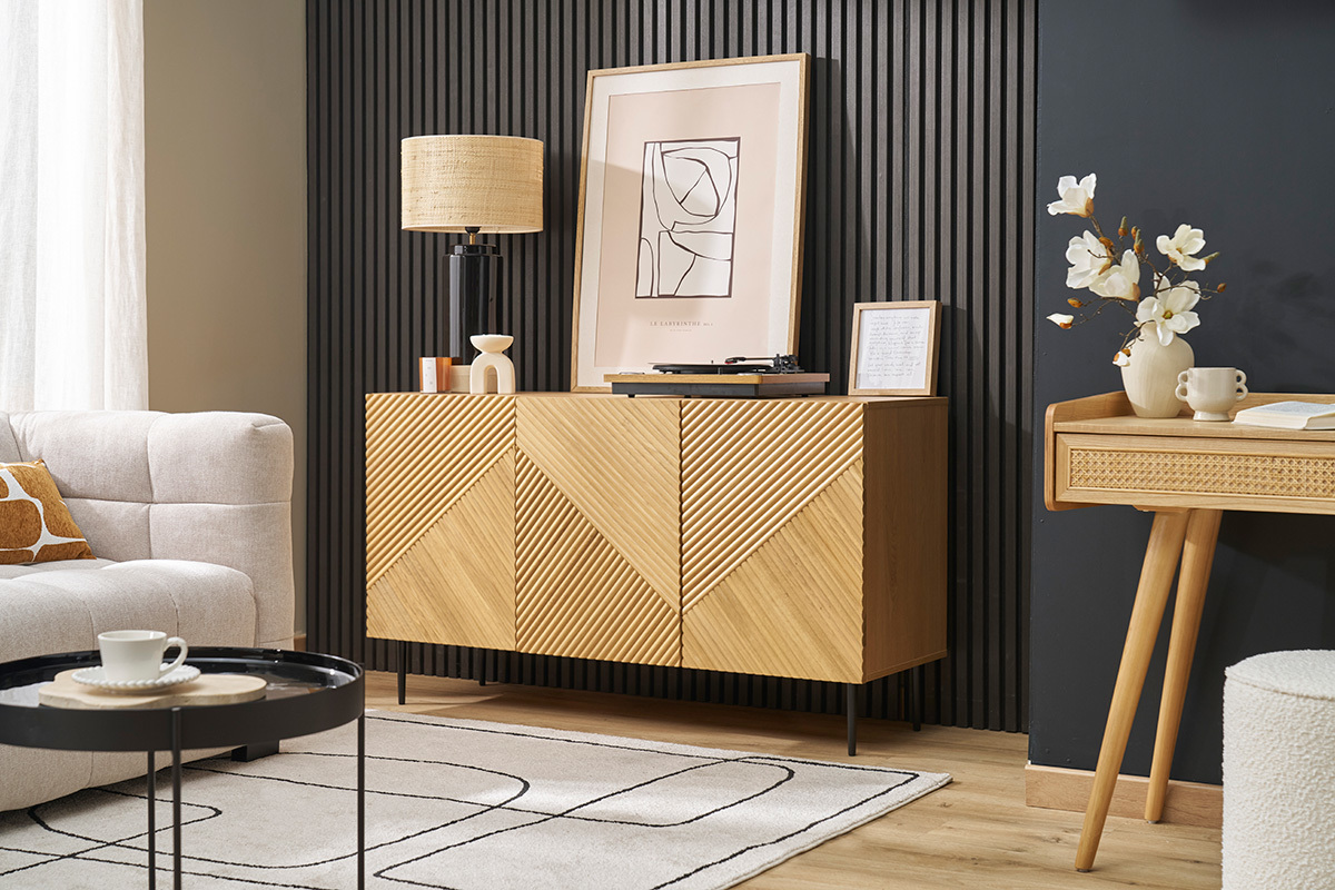 Credenza design in legno chiaro massello di rovere con incisioni e metallo nero 3 ante L135 cm ARCHIPEL