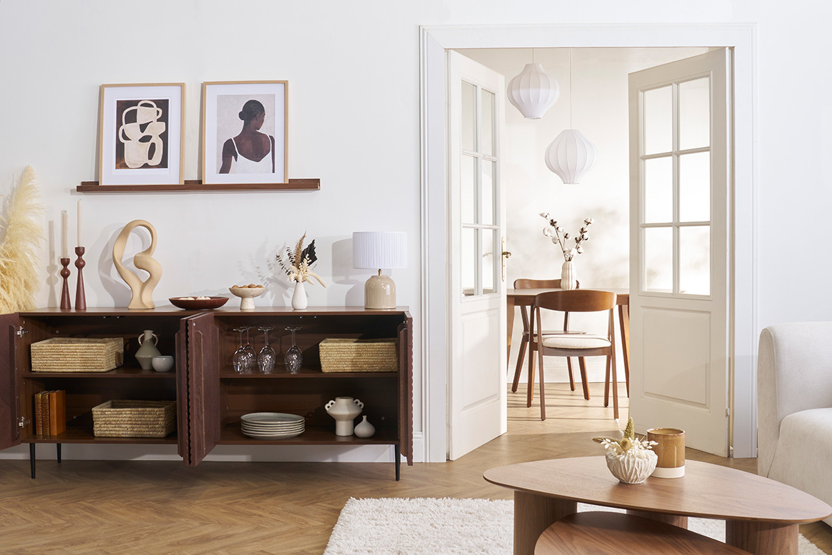 Credenza design in legno scuro massello di rovere chiaro con incisioni e metallo nero 4 ante L180 cm ARCHIPEL