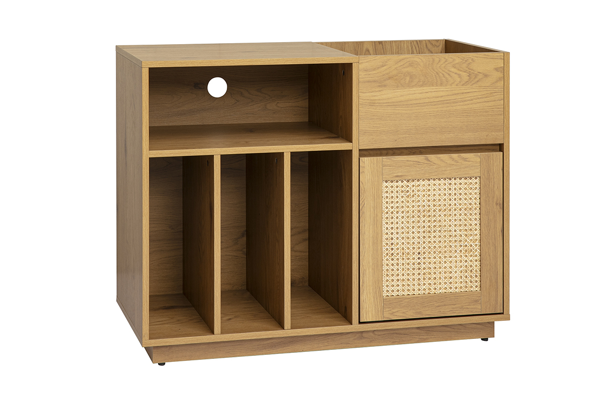 Buffet contenitore per vinili in legno chiaro di quercia con intreccio in rattan, vista a 3/4, dimensioni 95x45x75 cm.