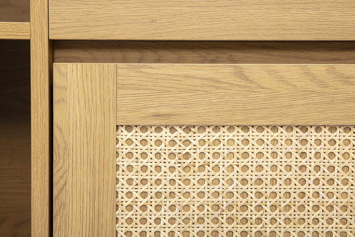 Dettaglio del mobile buffet contenitore per vinili ALICANTE con finitura effetto legno chiaro e intreccio in rattan