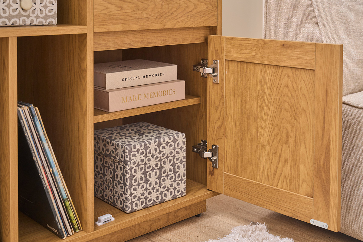 Credenza portavinili finitura legno chiaro rovere e intreccio in rattan L95 cm ALICANTE