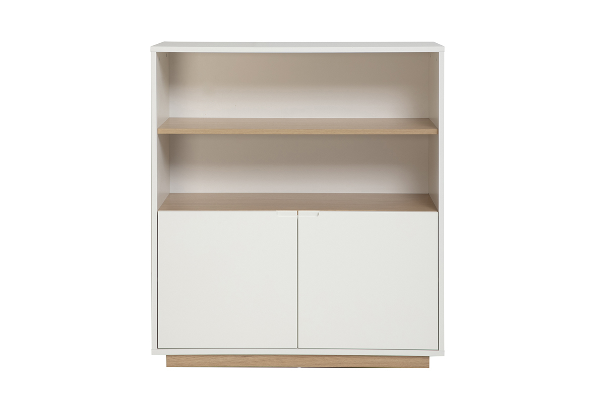 Credenza scandinava bianca e in legno chiaro con ripiani e due ante, vista frontale.