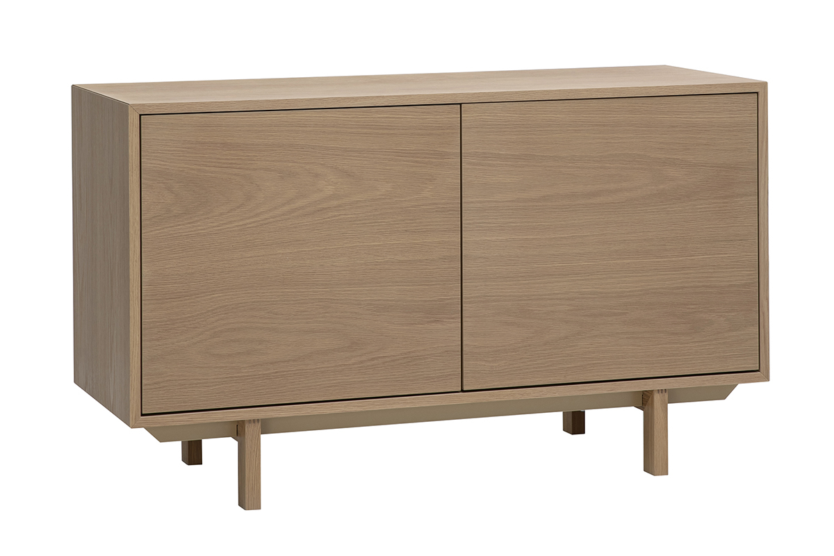 Credenza scandinava in legno chiaro con 2 ante, vista a 3/4, dimensioni L120 cm.