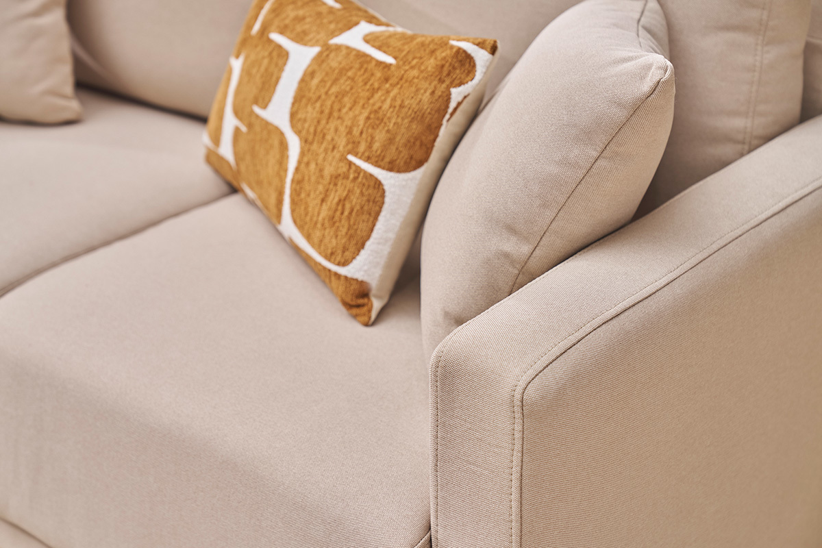 Divano 2 posti in tessuto beige e legno chiaro MUNIK