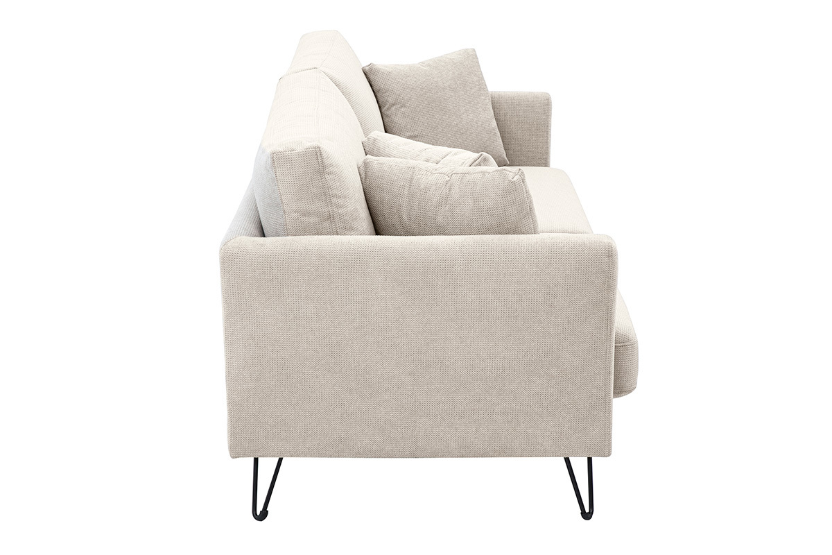 Divano a 3 posti in tessuto chenille beige vista di profilo con cuscini sfoderabili e struttura in metallo nero