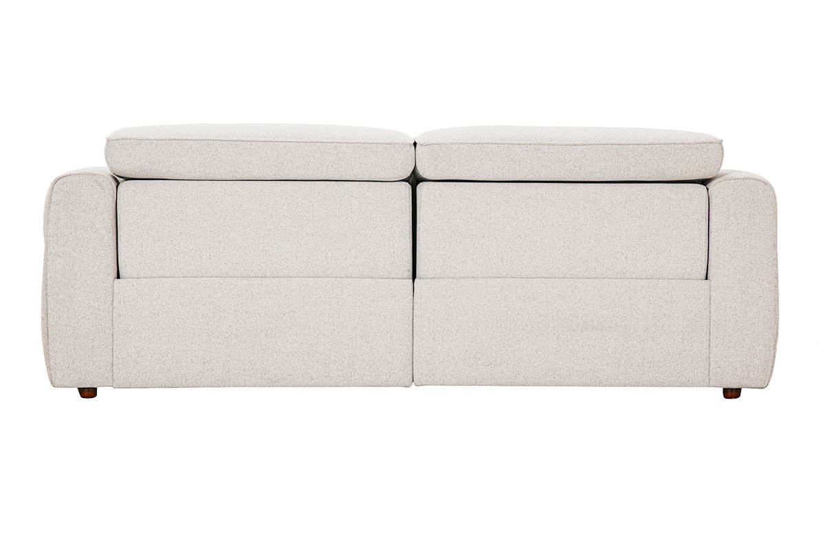 Divano a 3 posti beige in tessuto effetto velluto, vista posteriore, con braccioli quadrati e piedi in legno scuro.
