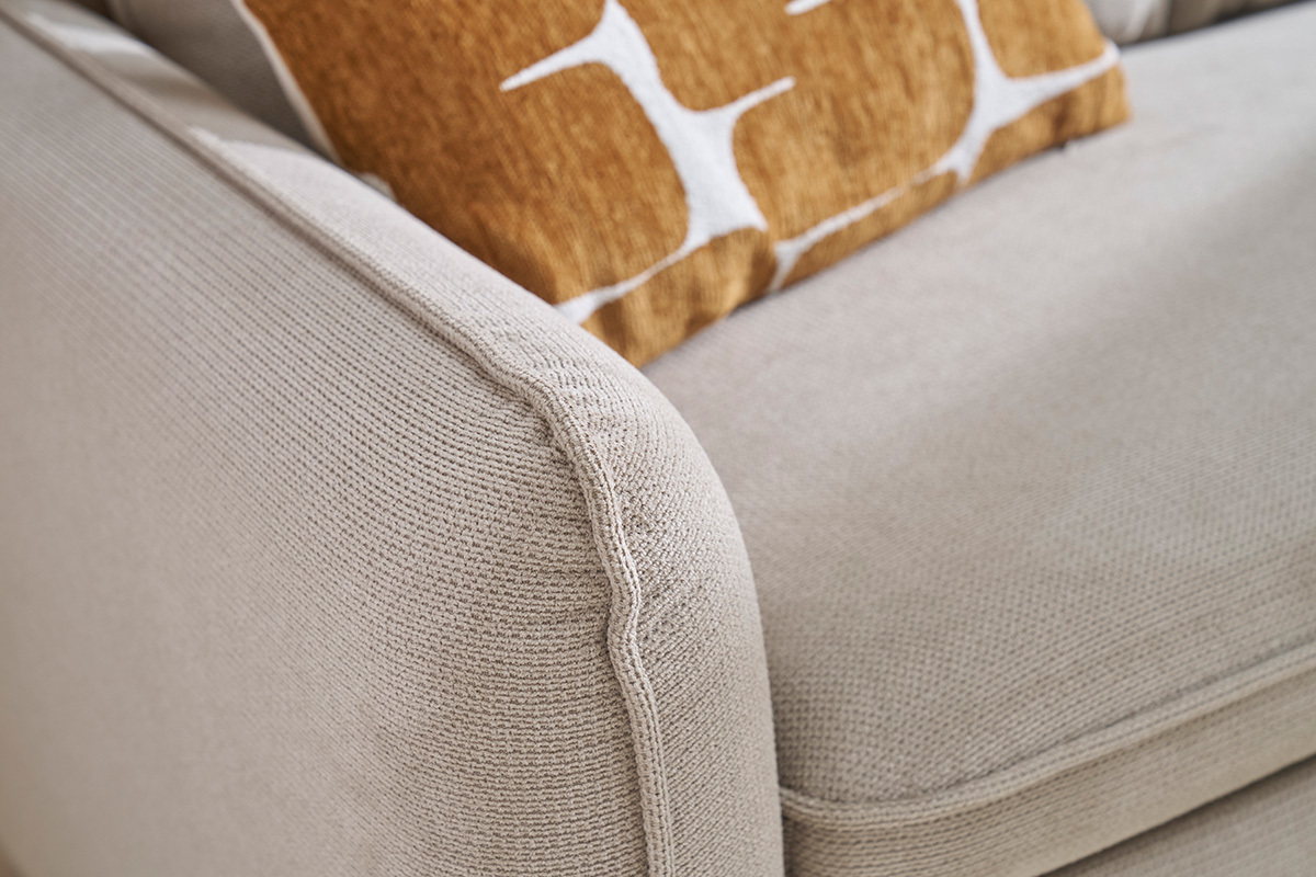 Divano ad angolo convertibile reversibile con baule 3 posti in tessuto ciniglia testurato beige e legno chiaro ORSO