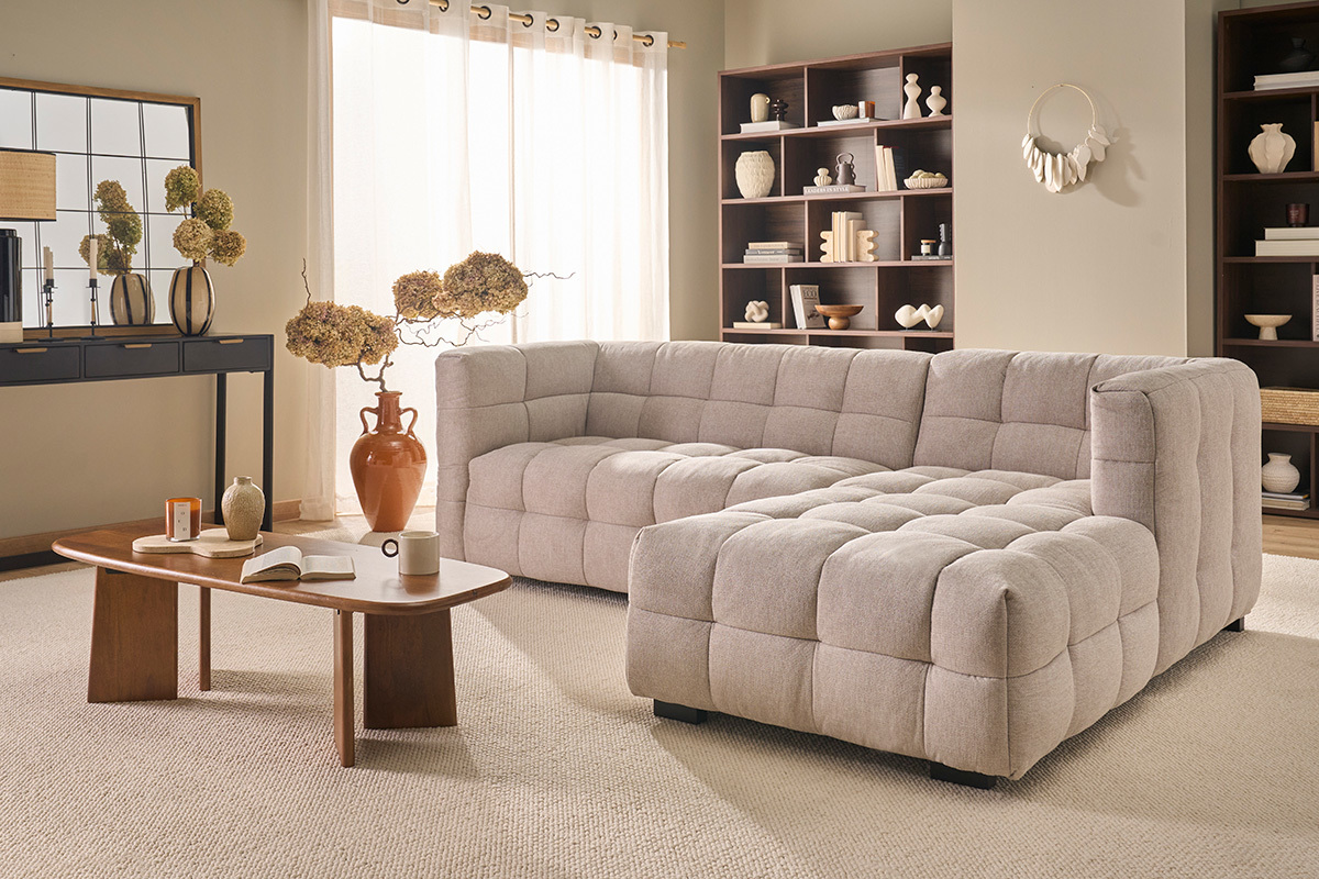 Divano ad angolo destro design 3 posti in tessuto effetto velluto testurizzato beige CORTO