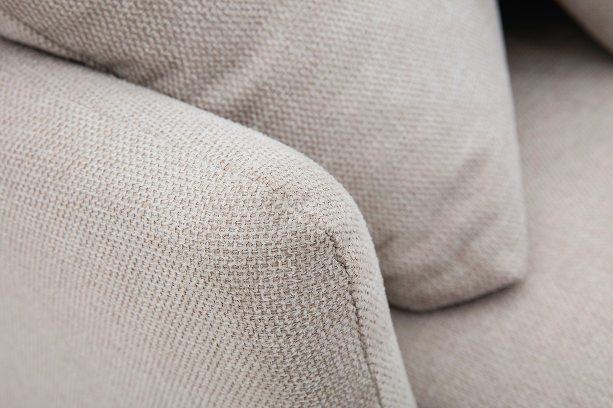 Divano angolare scandinavo 5 posti tessuto effetto velluto testurizzato beige e massello di hevea GROOVE