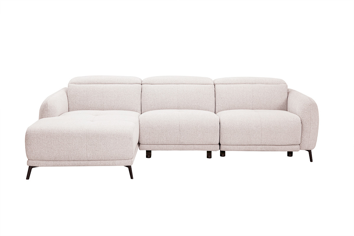 Divano angolare sinistro elettrico beige, 3-4 posti, con poggiatesta regolabili, vista frontale.