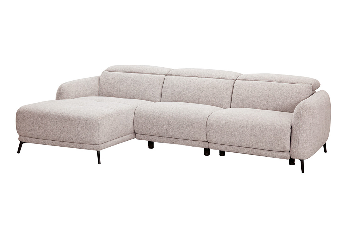 Divano angolare sinistro elettrico beige da 3-4 posti con poggiatesta regolabili, vista a 3/4