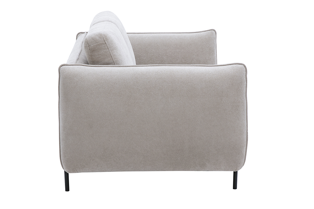 Divano di design a 2 posti in tessuto chenille beige visto di profilo con piedi in metallo nero.
