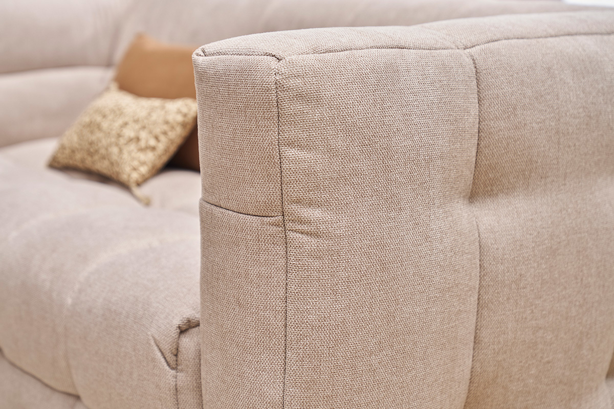 Divano design 2 posti in tessuto effetto velluto testurizzato beige CORTO