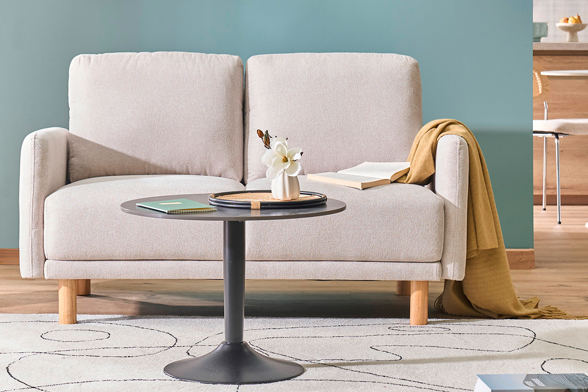 Divano design 2 posti in tessuto effetto velluto testurizzato beige e legno chiaro BONO