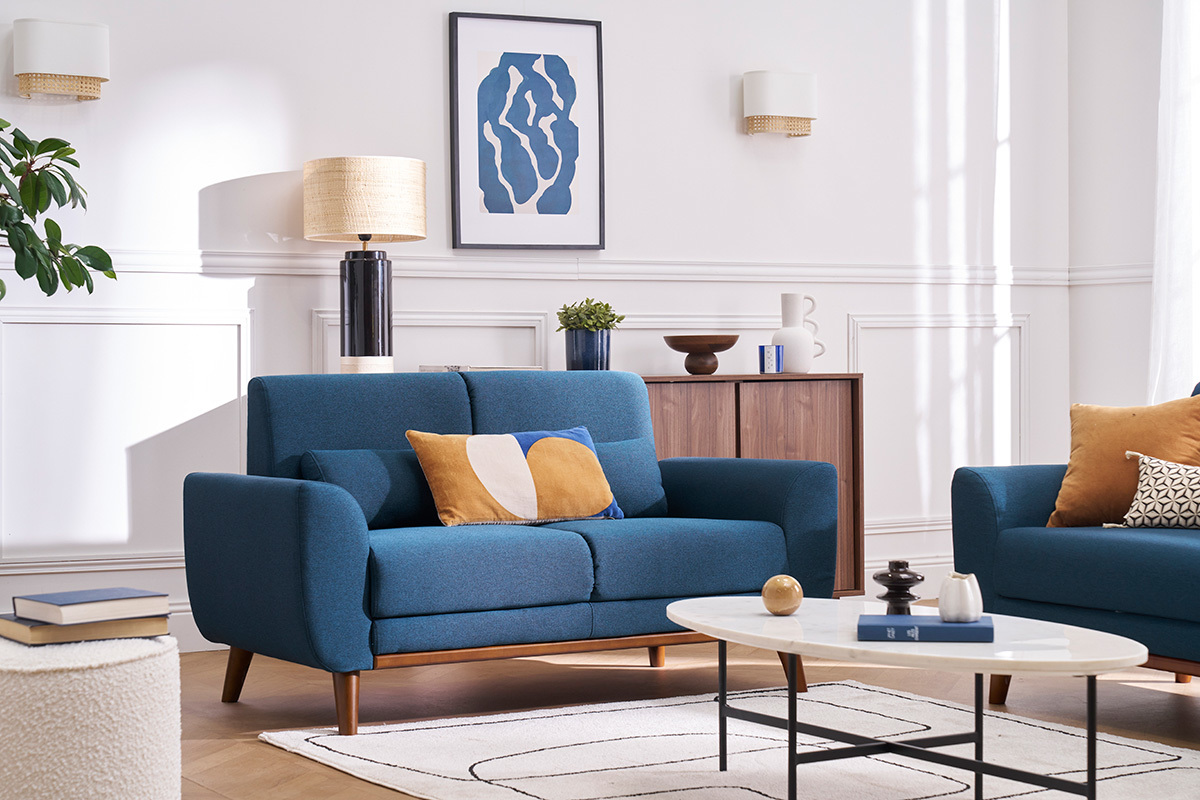 Divano design 2 posti tessuto blu e piedi noce EKTOR