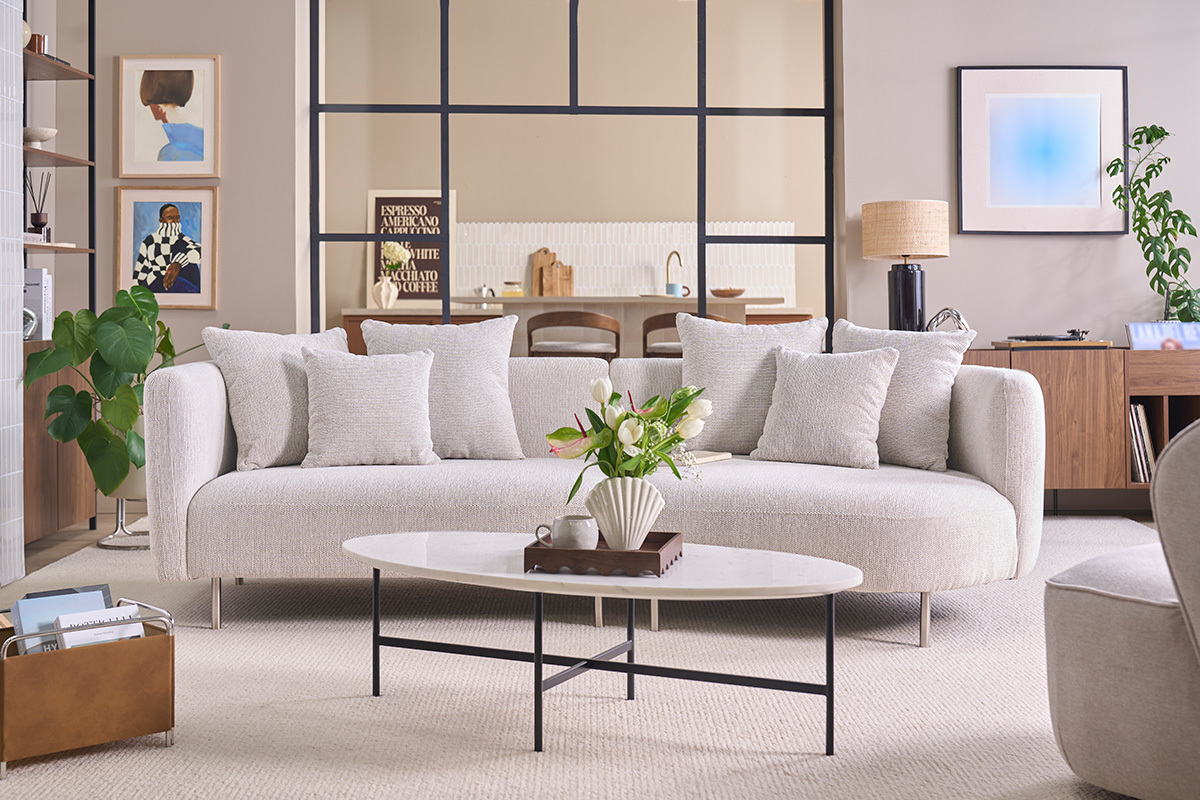 Divano design 3-4 posti in tessuto effetto velluto cincill� beige e metallo cromato IGLESIAS