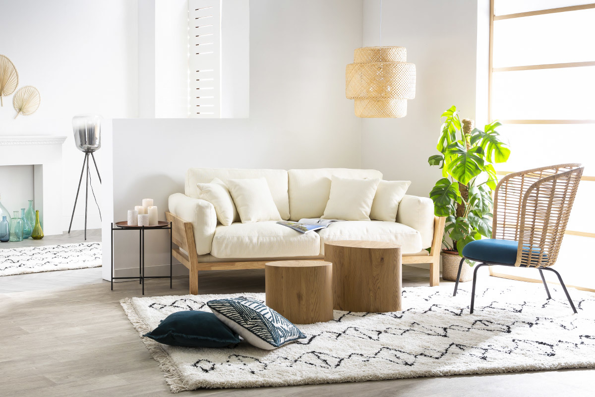 Divano design 3 posti grigio chiaro piedi in legno KYO