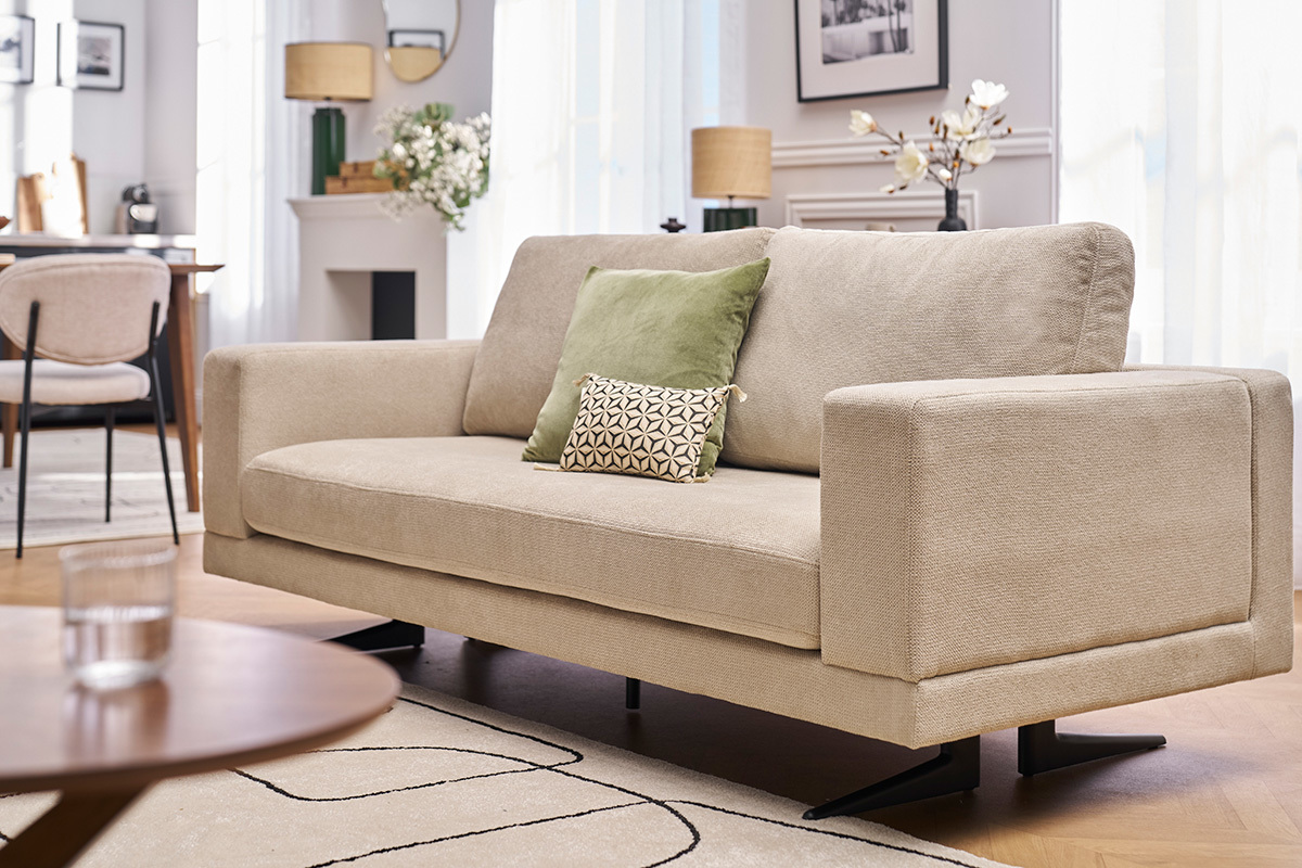 Divano design 3 posti in tessuto chenille beige e metallo nero LENNON