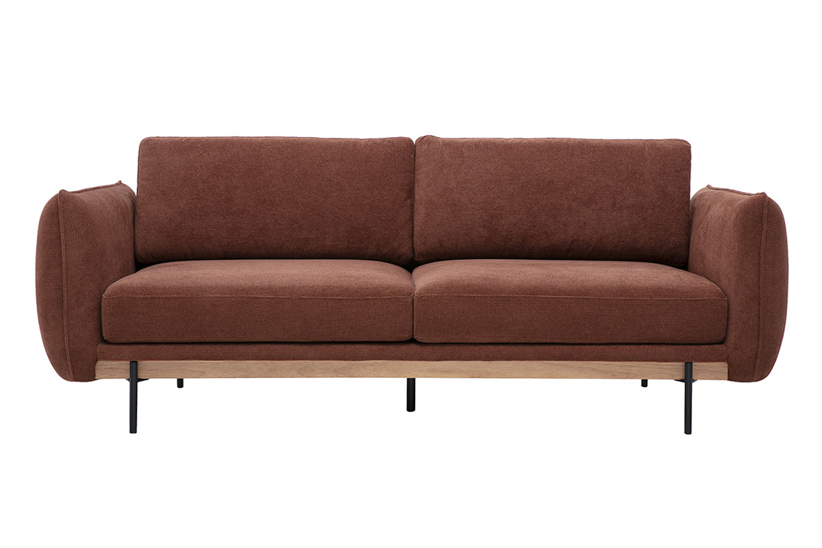 Divano di design a 3 posti in tessuto chenille color terra bruciata e metallo nero, vista frontale.