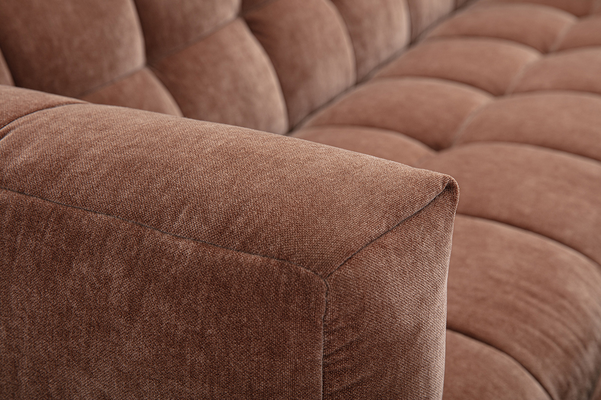 Divano design 3 posti in tessuto effetto velluto color marrone nocciola CORTO