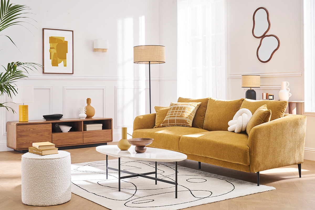 Divano design 3 posti in tessuto effetto velluto giallo curry e metallo nero JERRY
