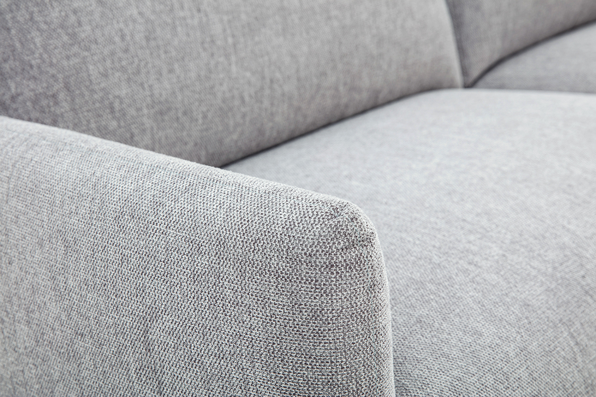 Primo piano sul tessuto effetto velluto grigio testurizzato del divano BONO.